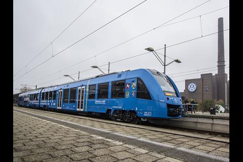‘The use of hydrogen for rail vehicles is a milestone in the application of fuel cells for emission-free transport’, said Linde board member Bernd Eulitz at the iLint contract signing in Wolfsburg.